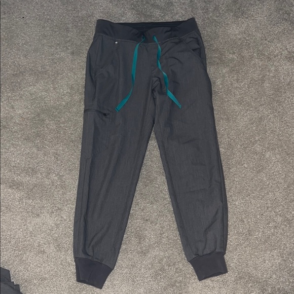 FIGS Graphite Scrub Set - Picture 5 of 6